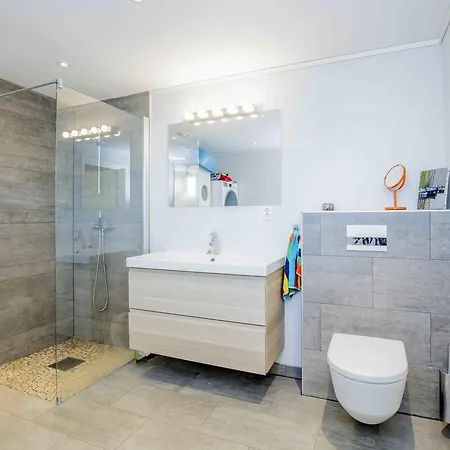 Spacious And Modern Apartment. Orland Garten