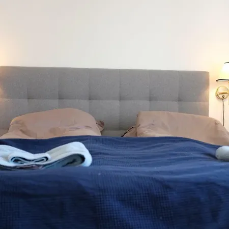 Spacious And Modern Apartment. Orland Garten